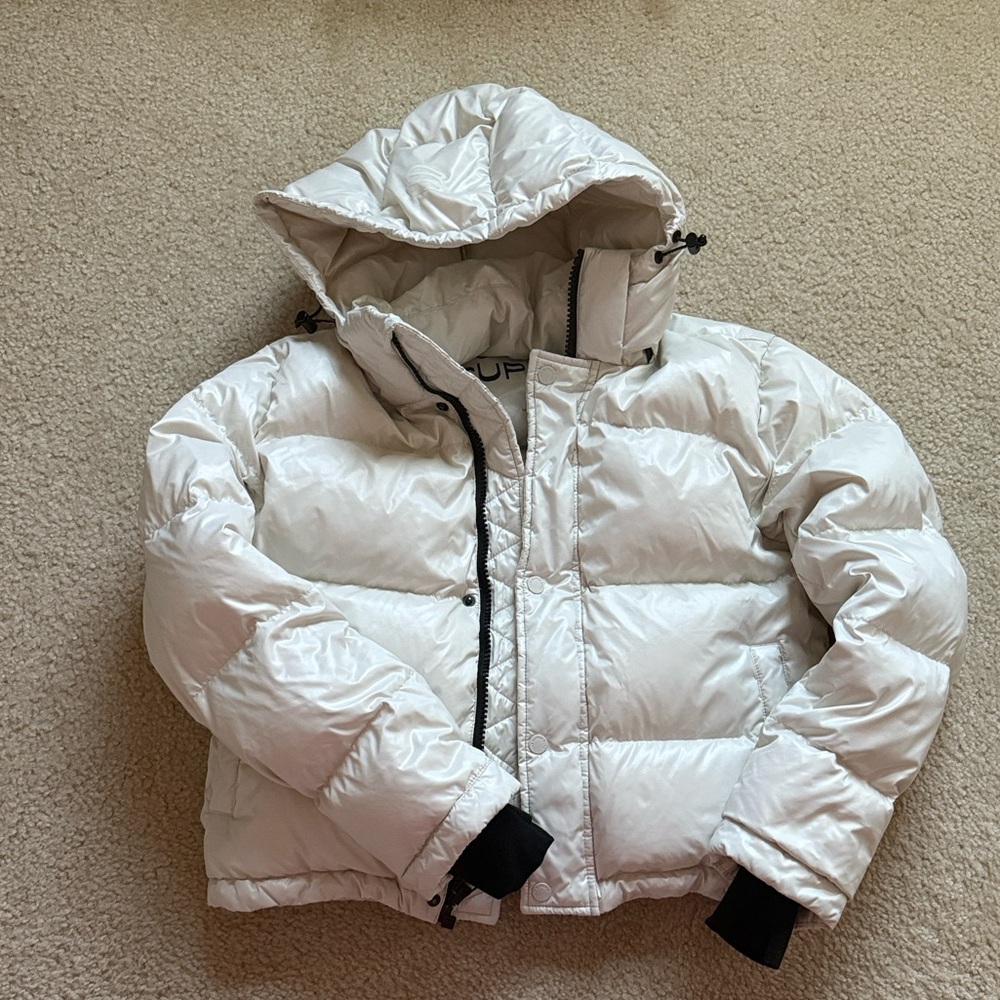 Aritzia The super puff high-gloss White Puffer Jacket with Hood size XS